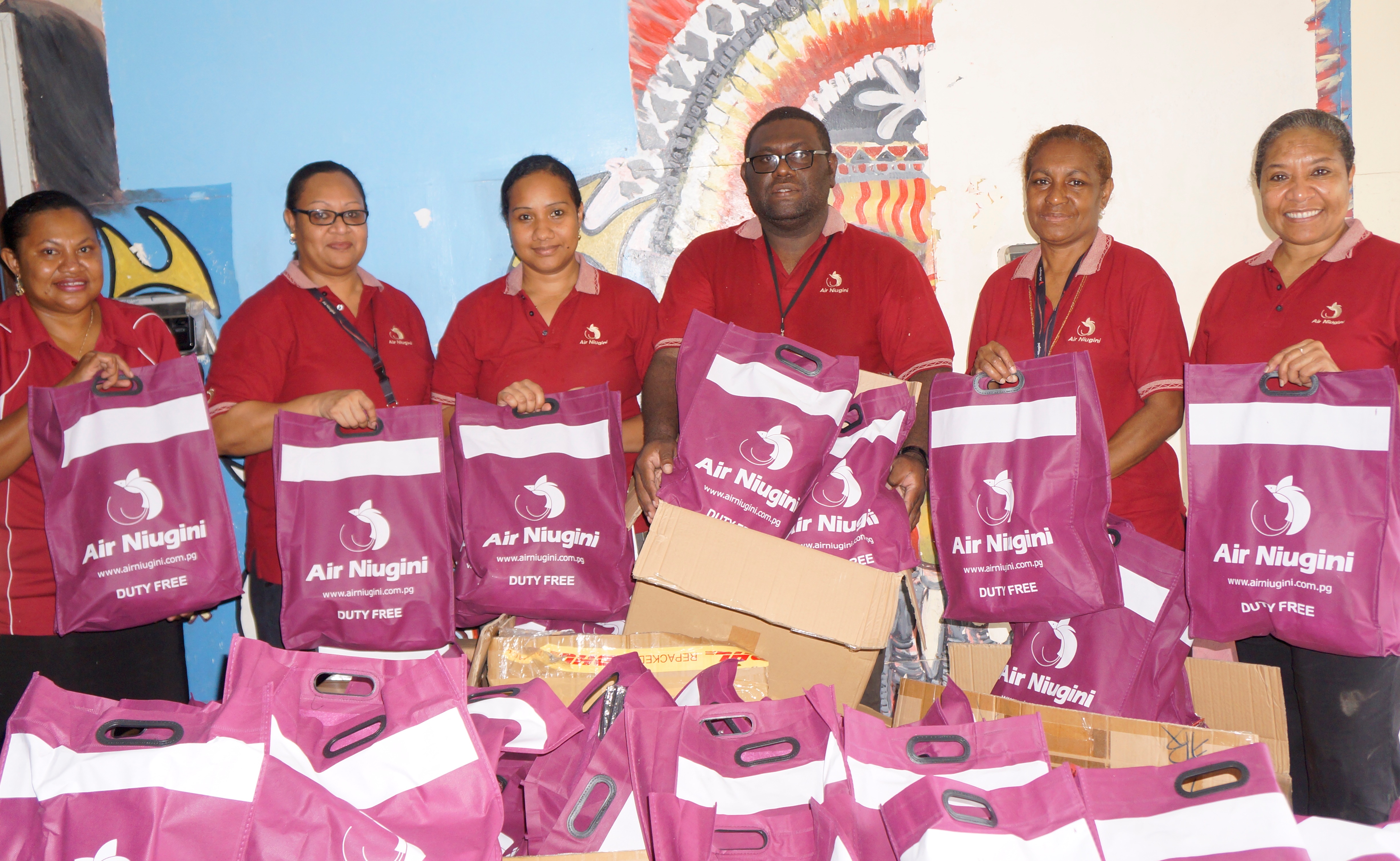 Air Niugini donates christmas gifts to Port Moresby General Hospital